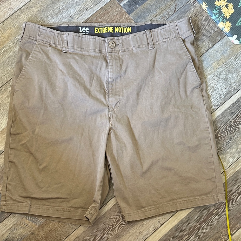 Lee Men's Brown Flat Front Shorts